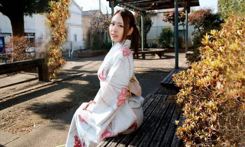 คลิปหีญี่ปุ่น สาวชุดกิโมโนนั่งรอผู้ชายซื้อหี ขายไม่แพง